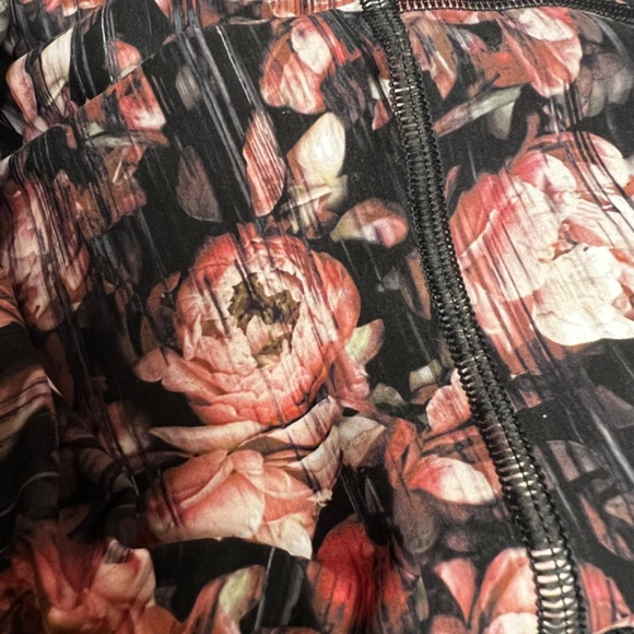 Thight - Picture 2 of 2